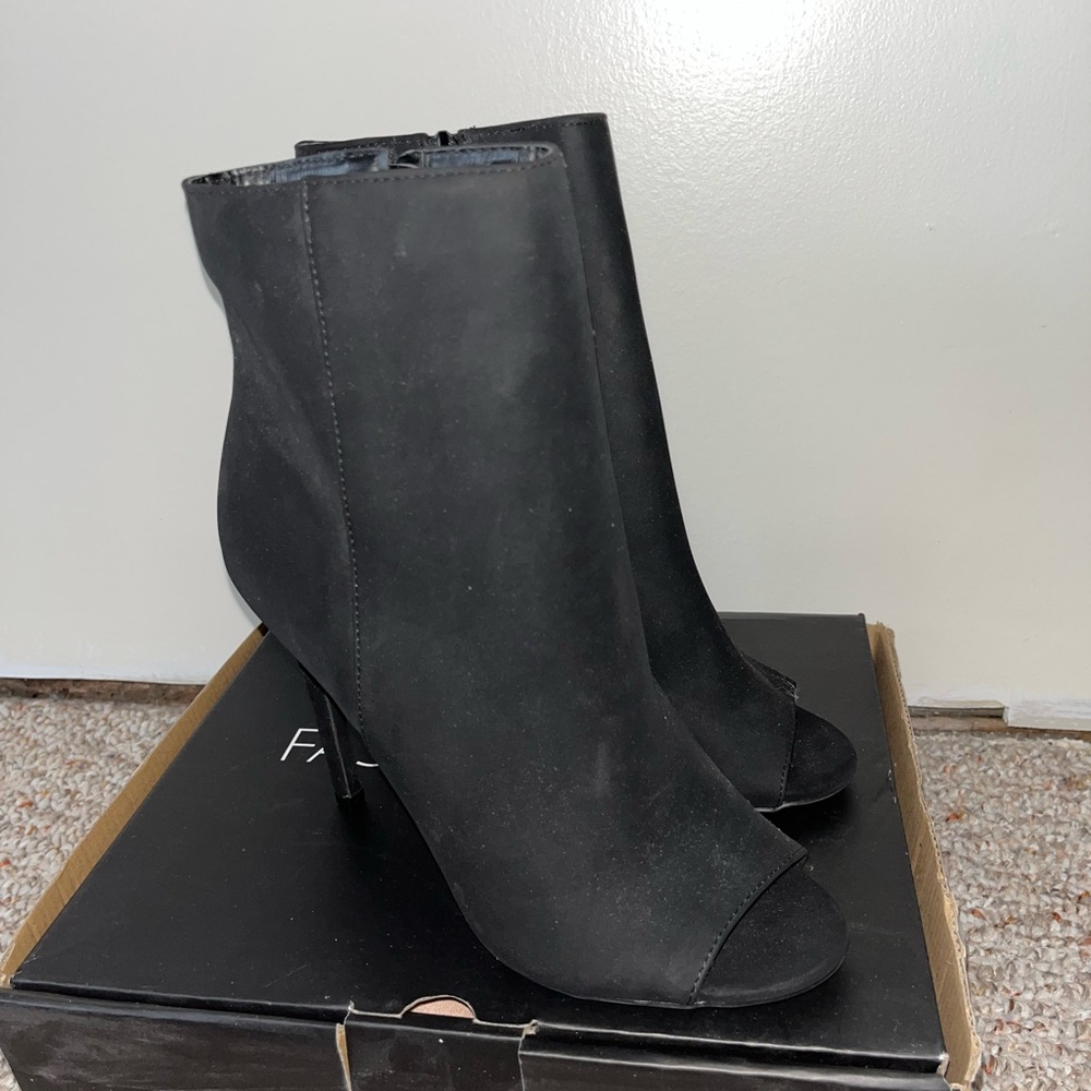 Windsor Black Peep-Toe Heels